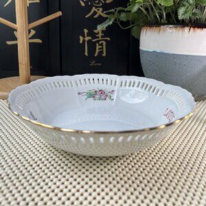 Porcelain Serving Bowl "Lotus Inn" Restaurant Ware by Y.T (Yuet Tung), Hong Kong